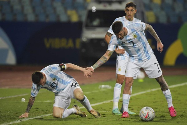 Fotos: ¡Apapachos, patadas y festejos! El show de Messi ante Ecuador que tiene a los argentinos soñando