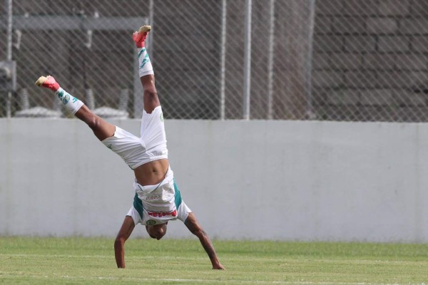 Lo que no se vio en TV: El abrazo de Diego Vázquez con Elencoff y el emotivo adiós de 'Carlón'