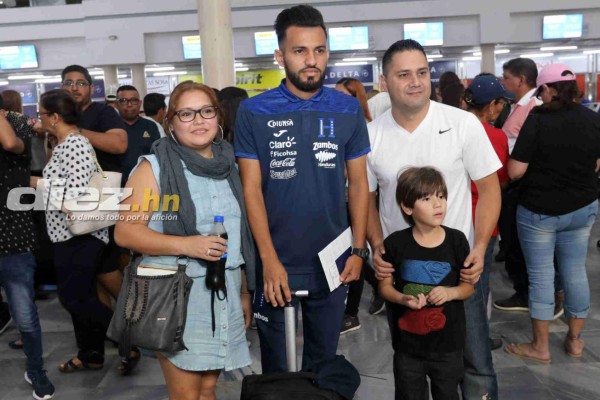 Día de 'selfies' y de la familia Róchez: así fue la salida de la Selección de Honduras