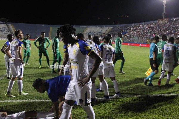 No viste en TV: Bronca, expulsiones y bengalas en el Olimpia-Marathón