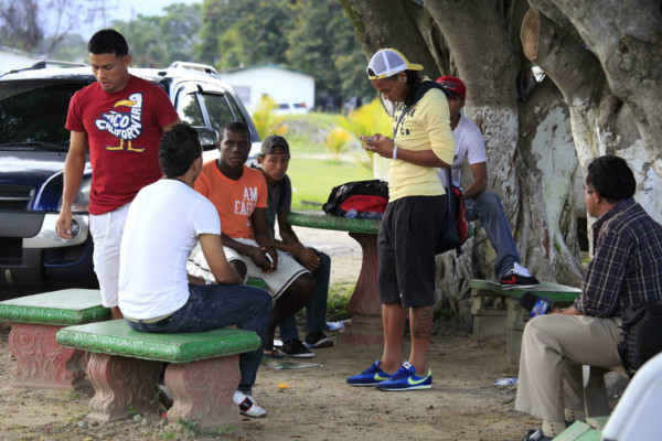 Huelga en Marathón por falta de salario.