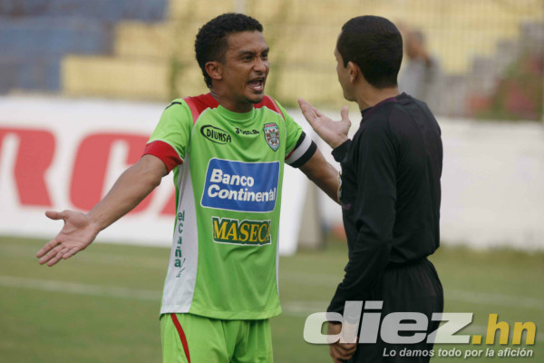 Polémico juego en La Ceiba Vida-Marathón