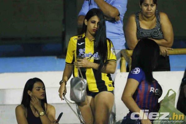 ¡Linduras! Las chicas que embellecieron el clásico entre Real España-Motagua