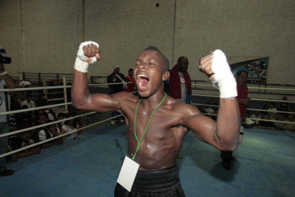EL 'Muñeco' González pierde su invicto de boxeo