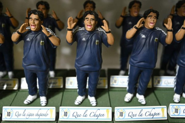 Sigue la tristeza y los homenajes: Las nuevas imágenes por el mundo del adiós a Maradona