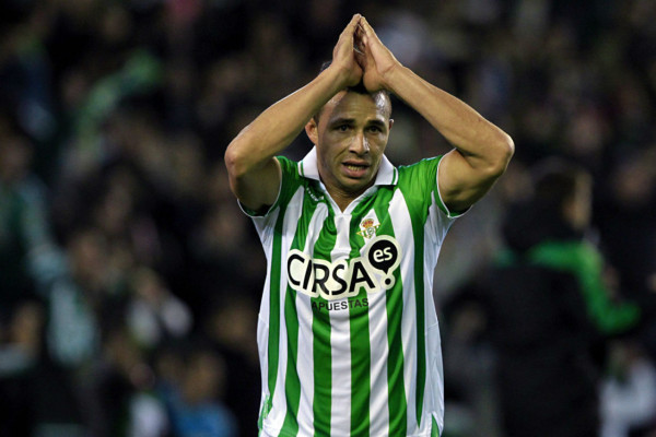 Barcelona vence 2-1 al Betis y Messi hace historia