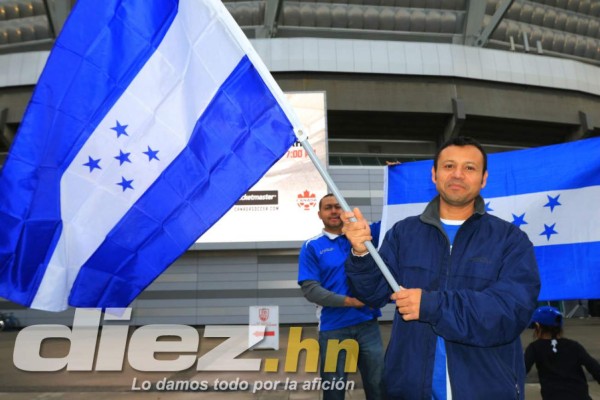 Selección catracha recibe el apoyo su afición en Vancouver