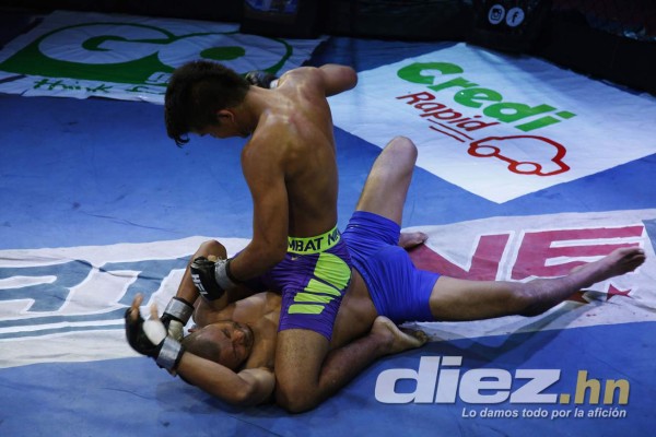 Vibrantes peleas en novena edición HFL de artes marciales mixtas en Expocentro