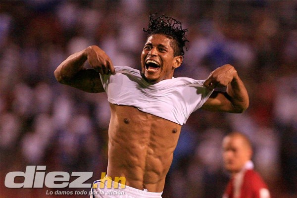 27 celebraciones inolvidables de Carlo Costly en su carrera