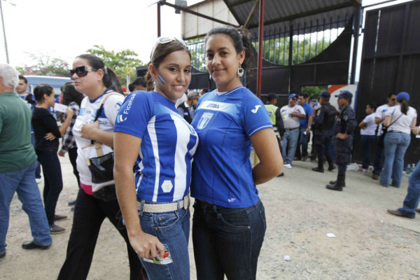 ¡La afición hondureña llenó el estadio Olímpico! .