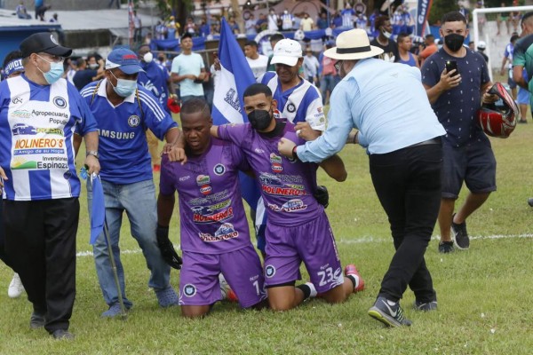 ¡En traje de baño! La More cumple promesa y Victoria celebra su ascenso a Liga Nacional en Honduras