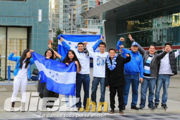 Selección catracha recibe el apoyo su afición en Vancouver