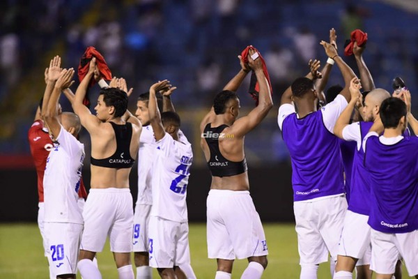 NO VISTE EN TV: Reclamos al árbitro, intercambio de camisas y tristeza trinitense