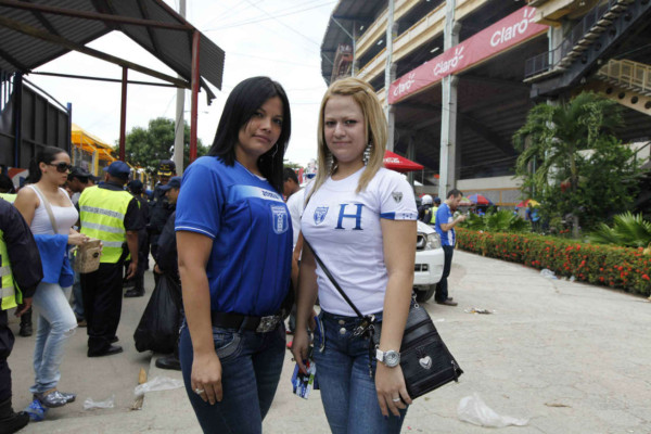 ¡La afición hondureña llenó el estadio Olímpico! .