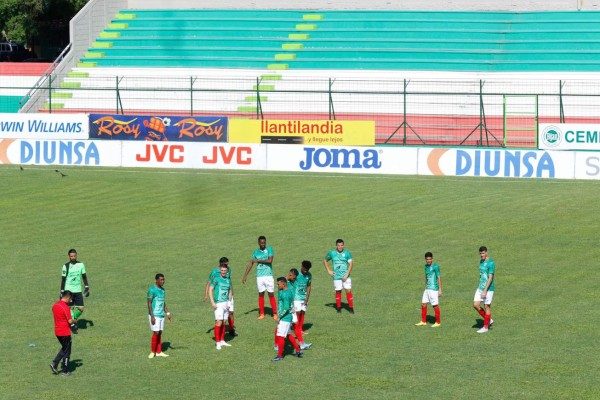 Fotos: Hondureños se van a las playas a pesar de alerta roja por coronavirus