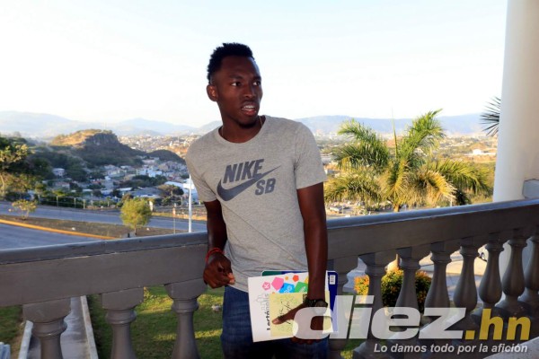 Así es la vida del delantero Alberth Elis en la Universidad