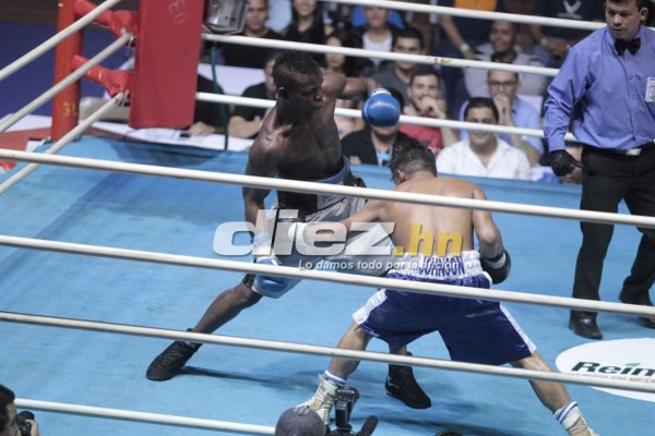 Noche de combates en la Villa Olímpica.