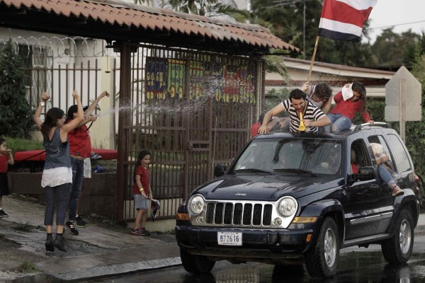 Costa Rica celebra con locura su pase histórico a cuartos de final