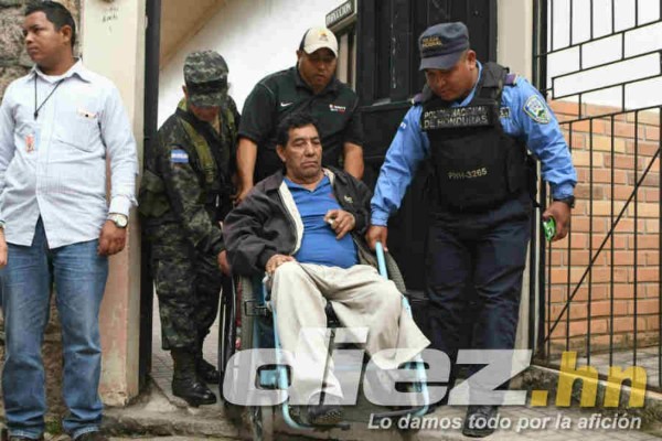 Curiosas: Urnas llevadas a caballo, alcalde se pone a bailar y niños la sensación