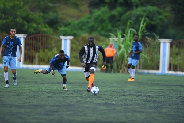 ¡Lindo ambiente! Ex jugadores y legionarios hondureños juegan partido benéfico en La Ceiba