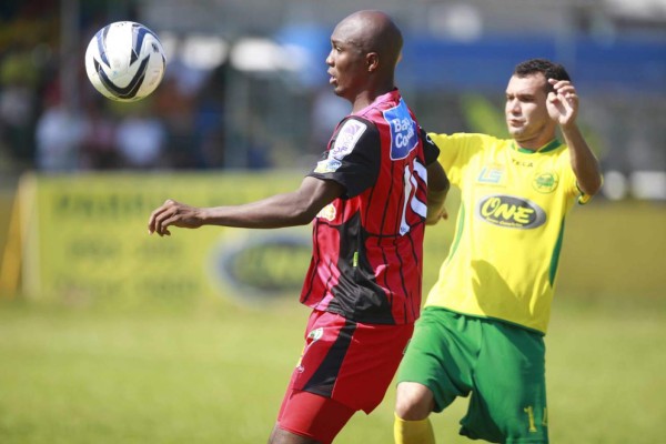Los futbolistas hondureños que a muy temprana edad colgaron los botines