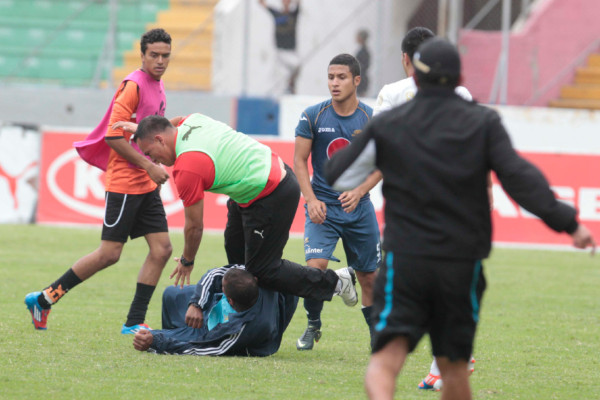 Olimpia-Motagua reserva se fueron a los golpes