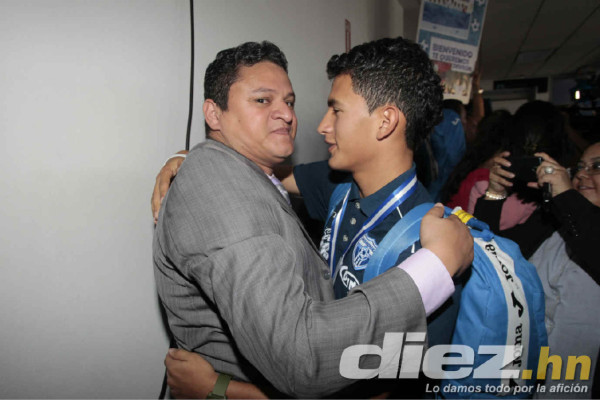 Sub-17 de Honduras, recibida como héroes.