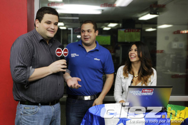 Ana Alvarado, reina catracha de los videoblogs.