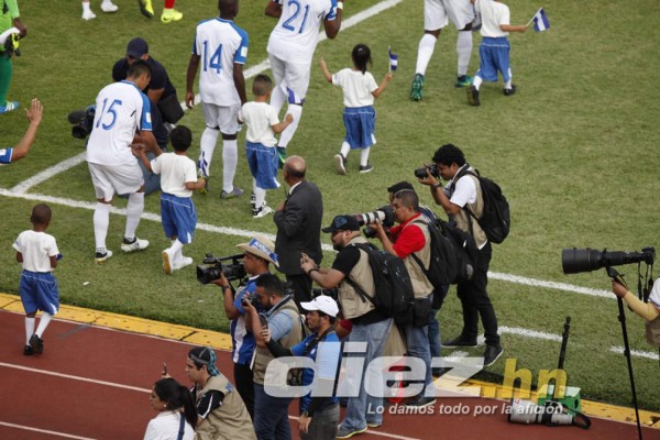 Las imágenes que la televisión no mostró del Honduras-Trinidad y Tobago