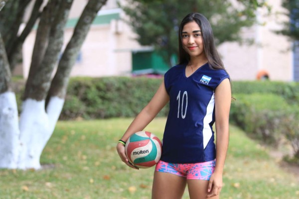 Sidney Acosta, la número '10' de la Selección de Honduras en voleibol
