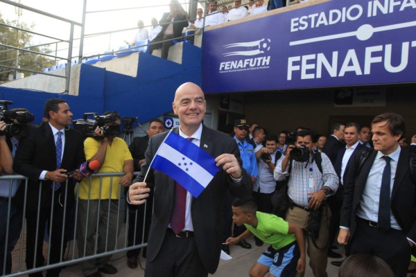 La FIFA valora dotar de una 'ayuda' al fútbol mundial con 1.500 millones de euros