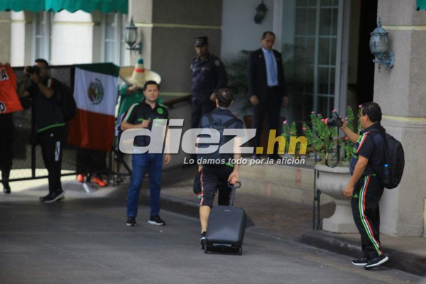 EN FOTOS: Chicharito Hernández causó furor en la llegada de México a San Pedro Sula