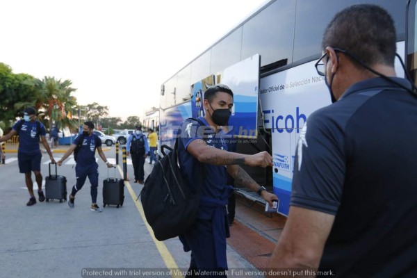 ¡Con guaruras fue recibido Coito! Así fue la discreta llegada de la Selección de Honduras tras perder en México