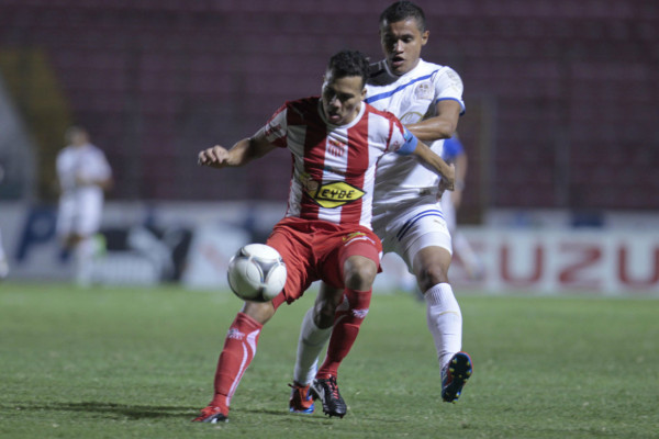 'Goleada de Olimpia al Vida en el estadio Nacional'