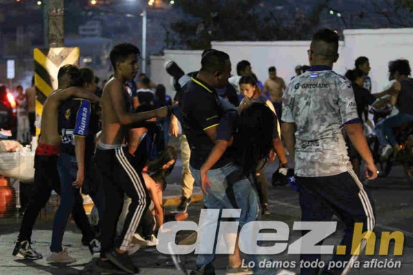 EN FOTOS: Noche de terror en las afueras del Nacional tras derbi Motagua-Olimpia
