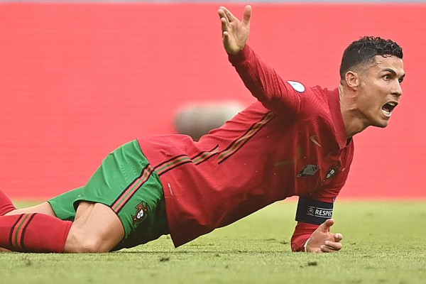 No se vio: El enojo de Cristiano Ronaldo, su reencuentro con Kroos y regaló su camisa a un aficionado