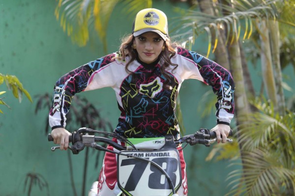 FOTOS: Sara Handal, la reina del motocross en Honduras