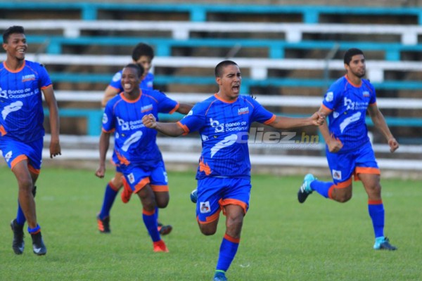 Fotos: Hombrada de UPNFM y eliminaciones de Vida y Real de Minas