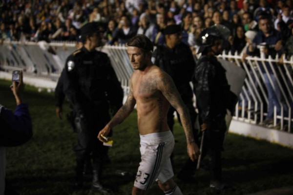 El día que David Beckham volvió 'locas” a las mujeres en el Nacional cuando vino a Honduras