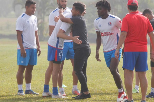 FICHAJES: Michaell Chirinos se va al extranjero y legionario regresa a Honduras