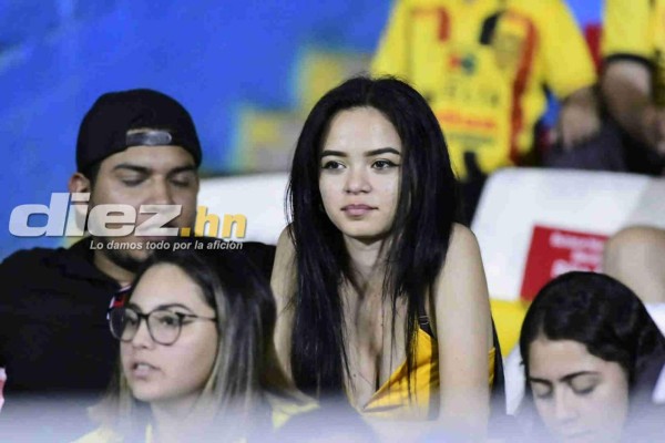 No se vio por TV: Discusión Garrido-Claros, chicas hermosas y catrachos del Alajuelense se lucen