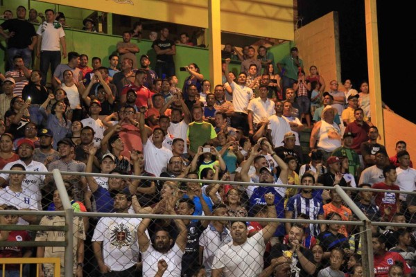 ¡NO SE VIO EN TV! Llenazo, portones cerrados y la eurofia de los progreseños