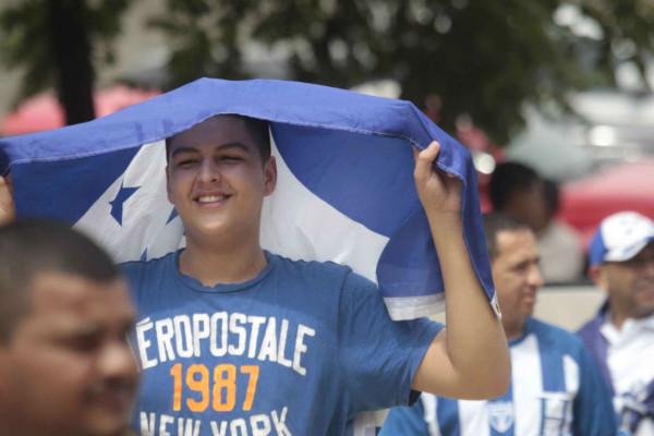 ¡La afición hondureña llenó el estadio Olímpico! .