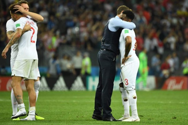 La tristeza y desilusión de Inglaterra; croatas celebraron con fotógrafo salvadoreño