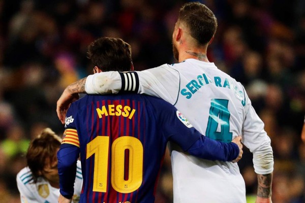 NO SE VIO POR TV: El saludo de Cristiano con Messi y el gesto de Piqué con CR7