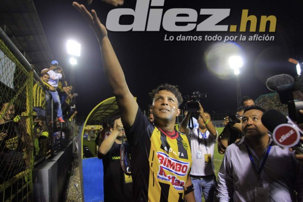 Inolvidable despedida de un ídolo Carlos Pavón