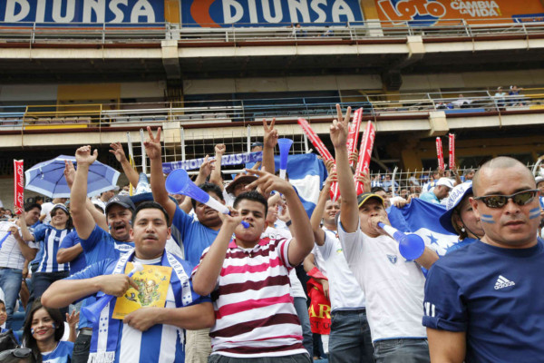 ¡La afición hondureña llenó el estadio Olímpico! .