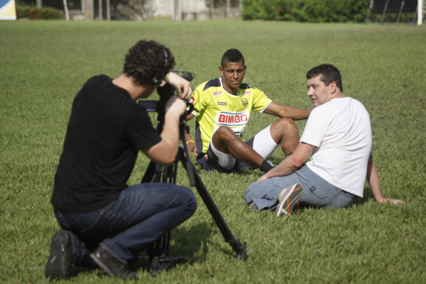 Medios de Francia le siguen la pista a Carlo Costly