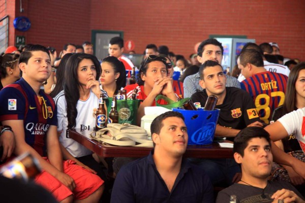 Ambientazo en Honduras con el clásico Barcelona-Real Madrid