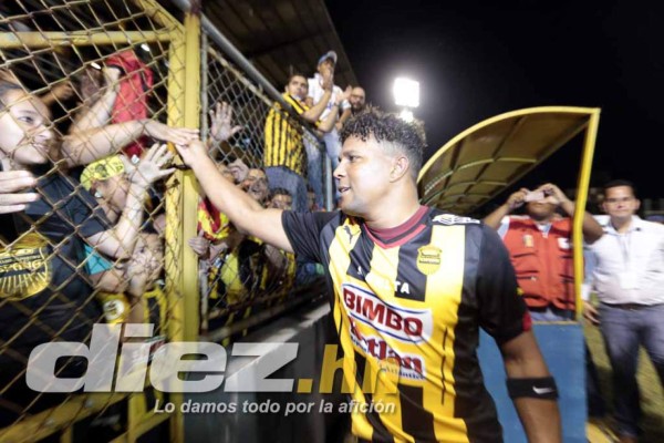 Inolvidable despedida de un ídolo Carlos Pavón